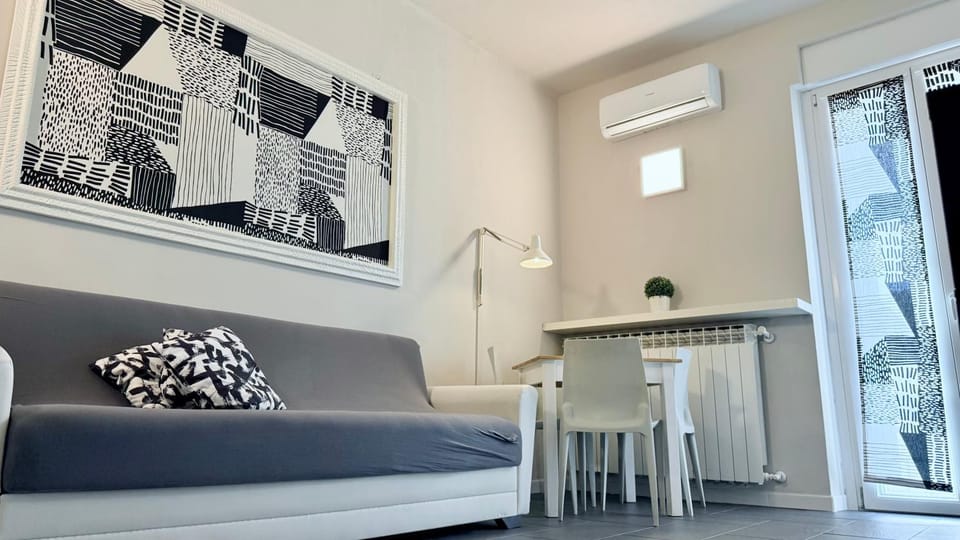 Living room, Dining area, air conditioner
