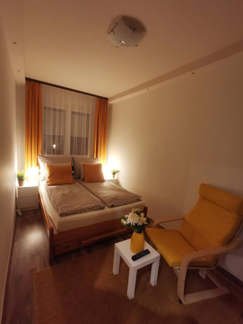 Bed, Seating area, Bedroom