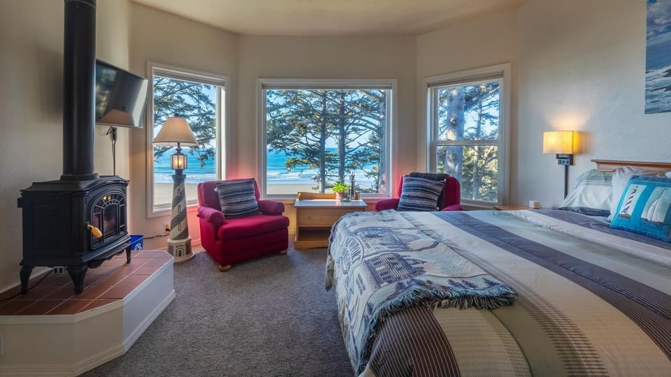 Seating area, Bedroom, Sea view, fireplace