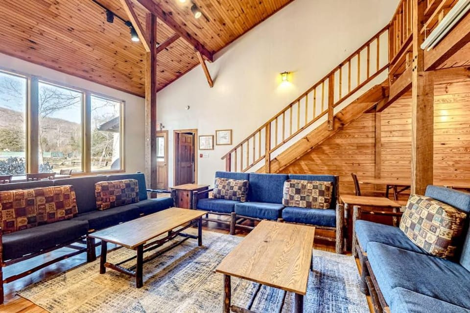 Grey Eagle House in Black Mountain