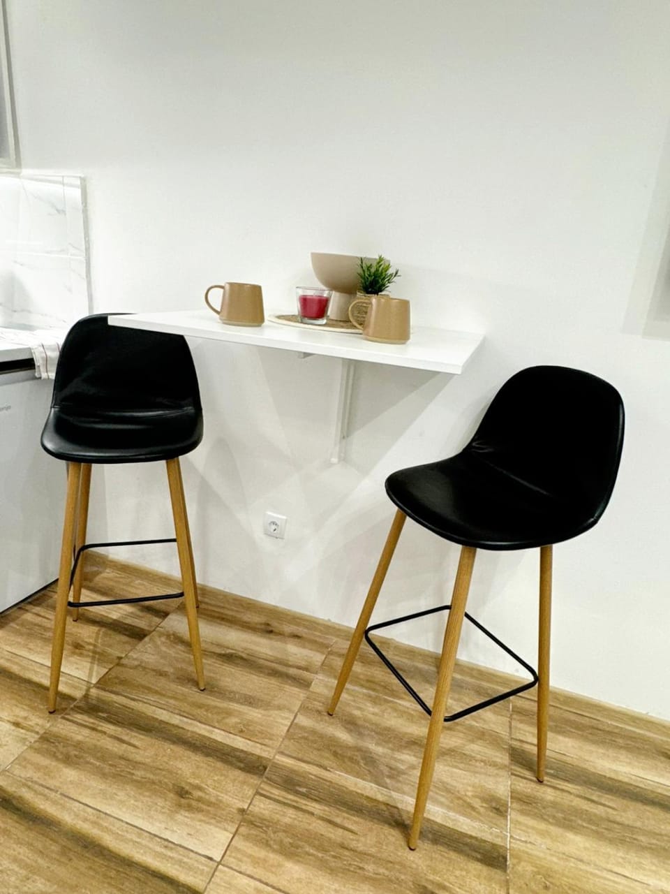 Seating area, Dining area