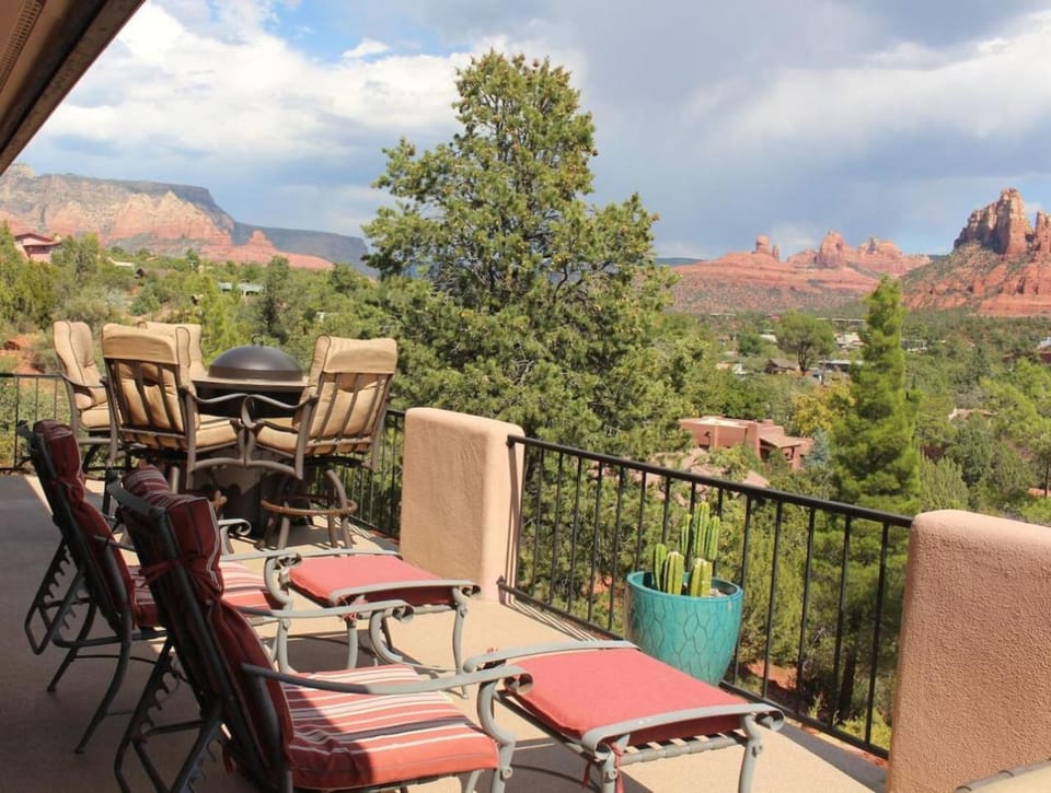 Open Style Home with Magnificent Views! House in Sedona