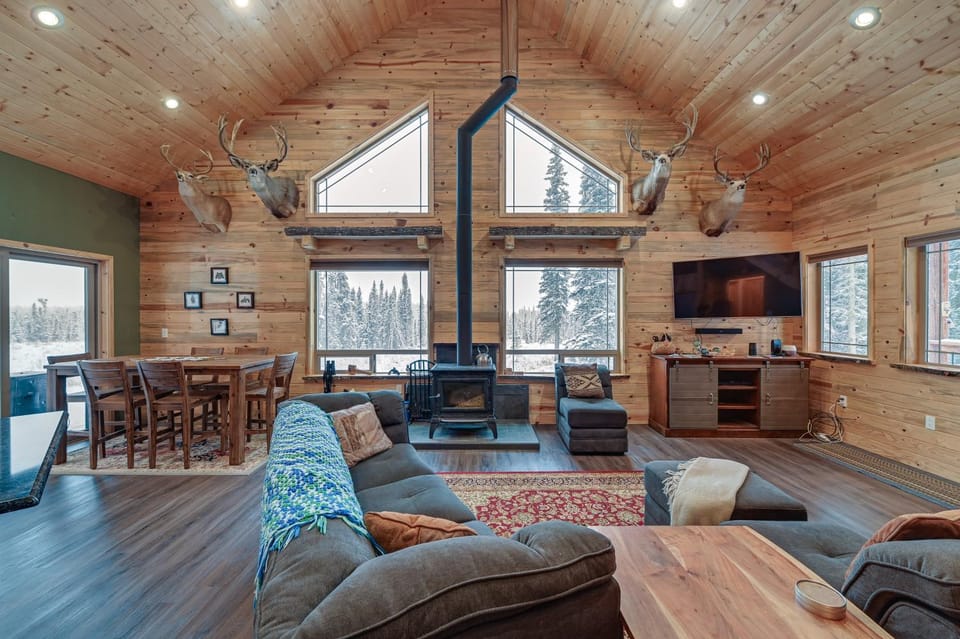 Custom Kasilof Cabin on 40 Private Acres Cabin in Kasilof