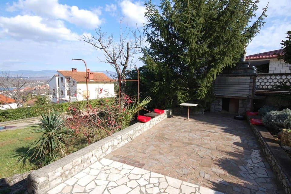 Location, children, Family