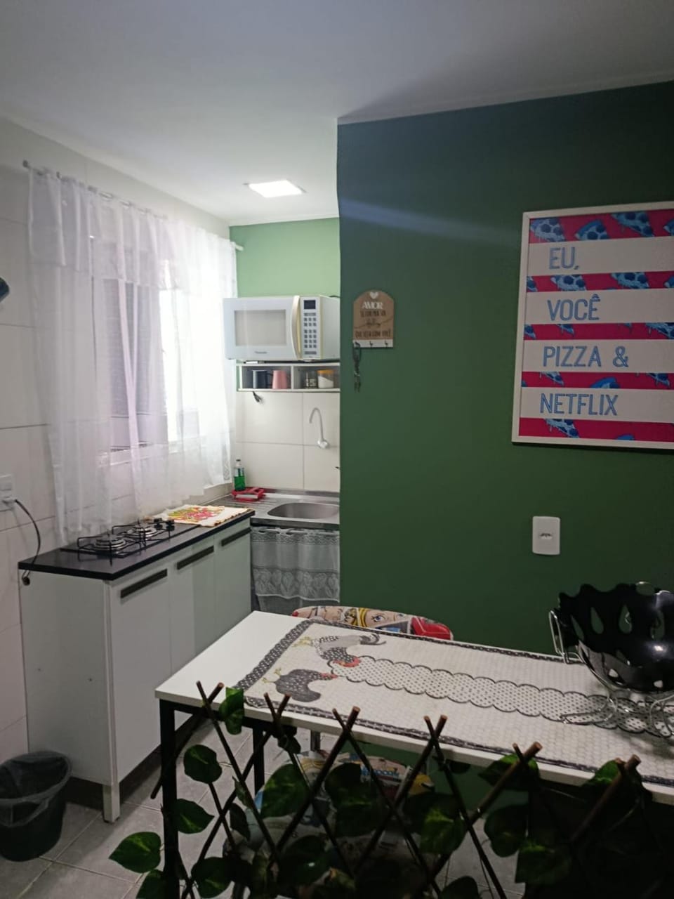 Kitchen or kitchenette, Dining area, stove