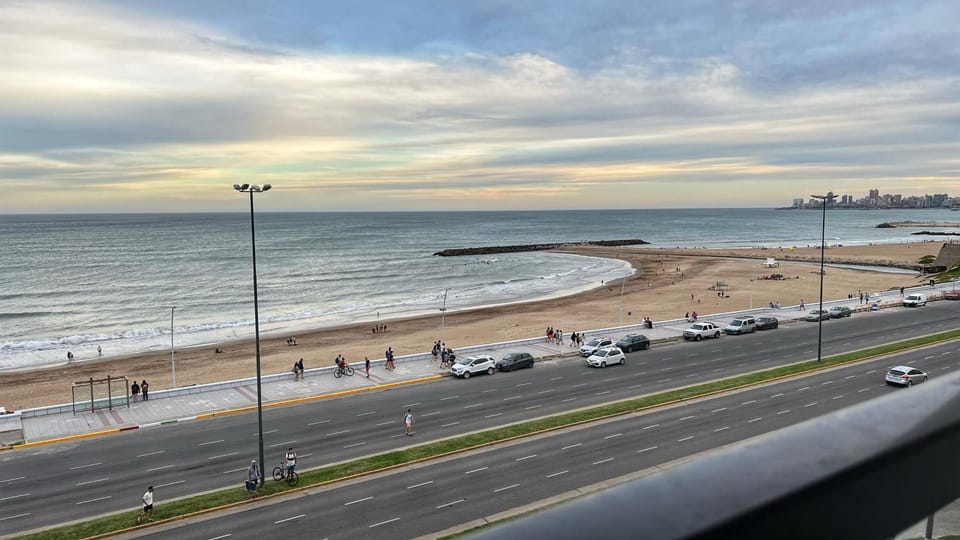 Nearby landmark, People, Natural landscape, Beach, Sea view, Location, group of guests