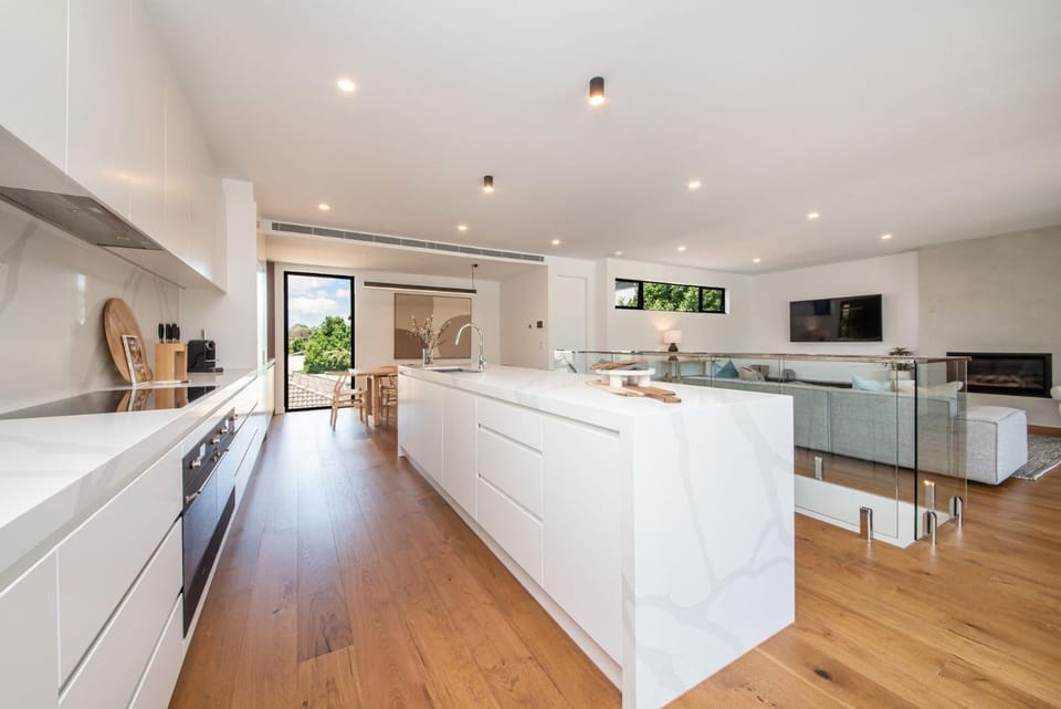 Coffee/tea facilities, dishwasher, oven, kitchen