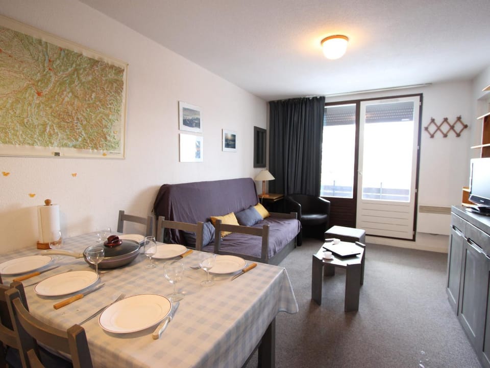 Appartement 2 pièces + cabine, 6 pers, proche pistes - FR-1-340-275 Cabin in Provence
