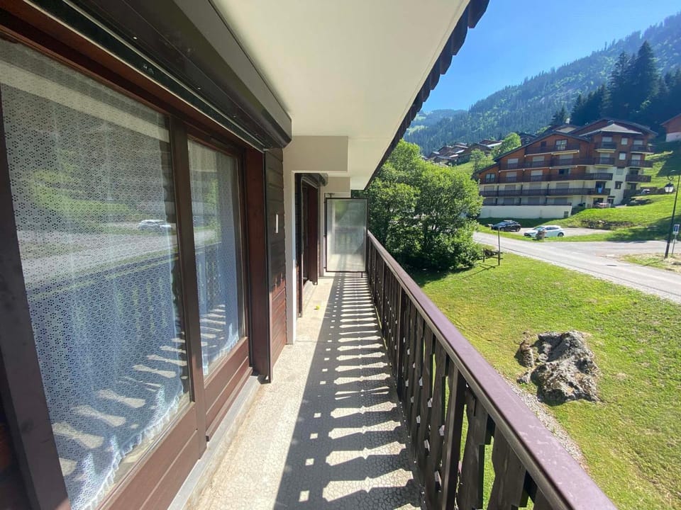 Appartement familial proche centre avec balcon et parking - FR-1-693-99 Apartment in Châtel