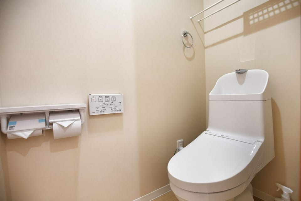 QU201 2BR Home, 6 Min to Koiwa, JR Chuo-Sobu Line, 1 Double Bed and 2 Single Beds Apartment in Japan