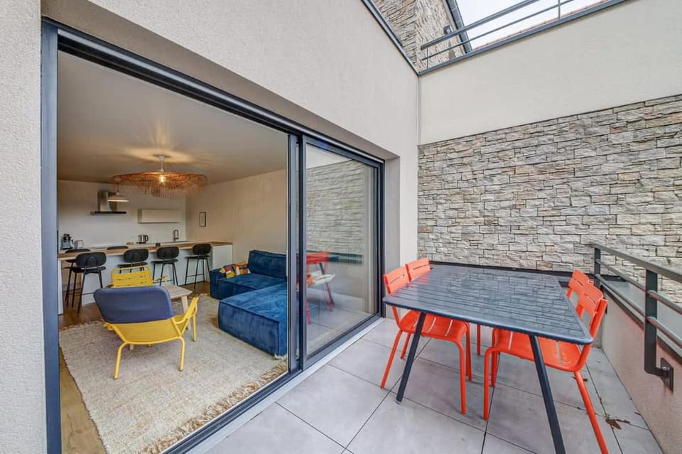 Patio, View (from property/room), Balcony/Terrace, Living room