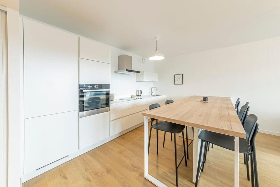 Kitchen or kitchenette, Dining area, oven, stove