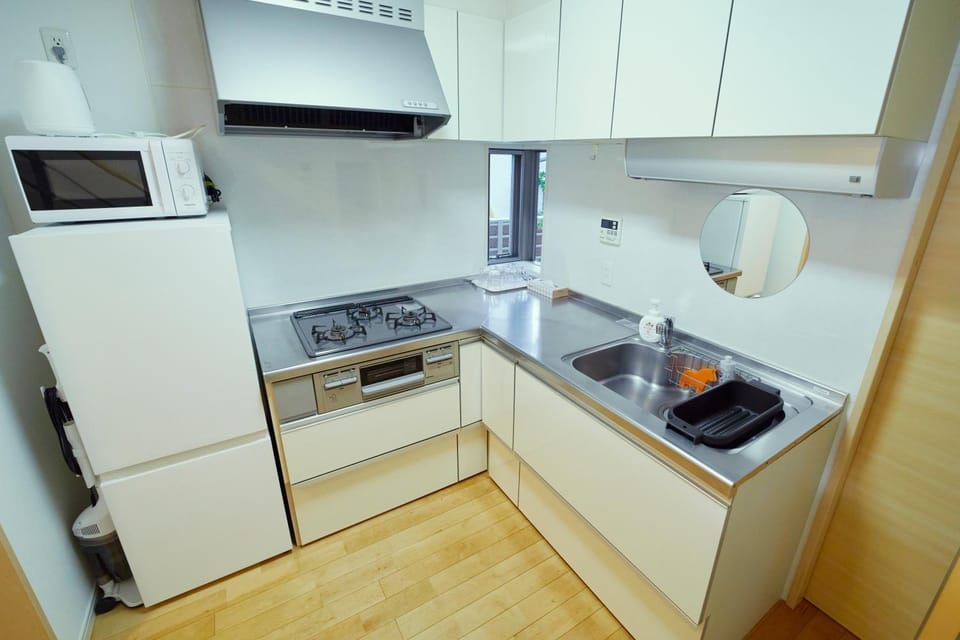 Kitchen or kitchenette, microwave, stove