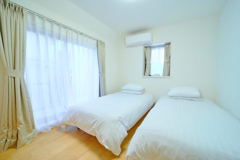 Bed, Bedroom, air conditioner