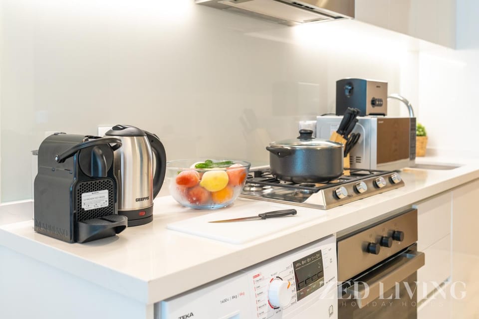 Coffee/tea facilities, Kitchen or kitchenette, stove, toaster