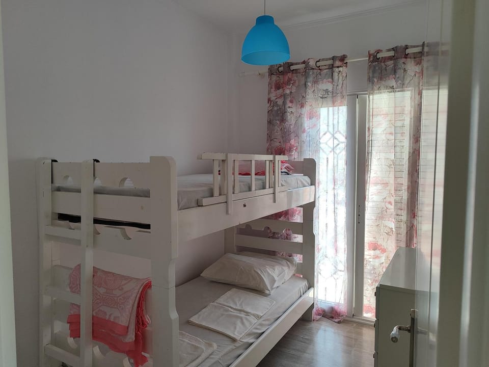 Bedroom, bunk bed