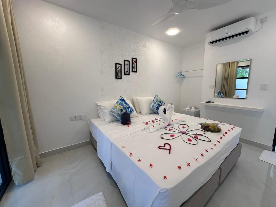 Bed, Photo of the whole room, Bedroom, towels, air conditioner