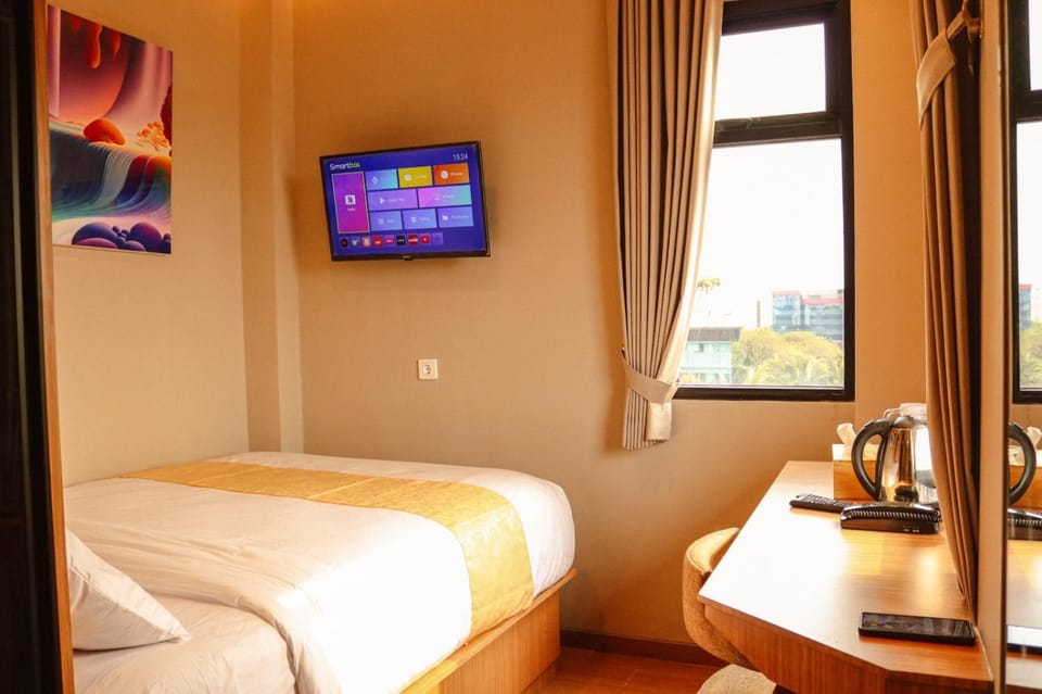 Bed, TV and multimedia, Photo of the whole room, Bedroom, hair dresser