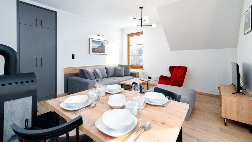 TV and multimedia, Living room, Seating area, Dining area