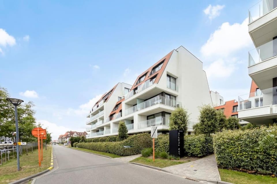 Ruim en modern appartement ideaal gelegen tussen zee en jachthaven Apartment in Koksijde