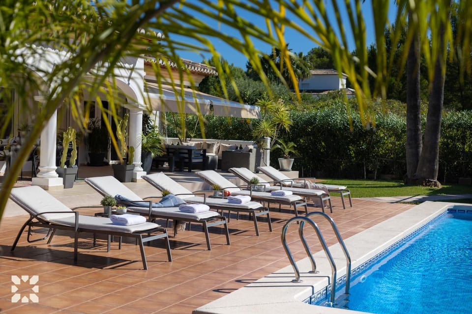 Patio, Spring, Day, Garden, Garden view, Pool view, Swimming pool, sunbed