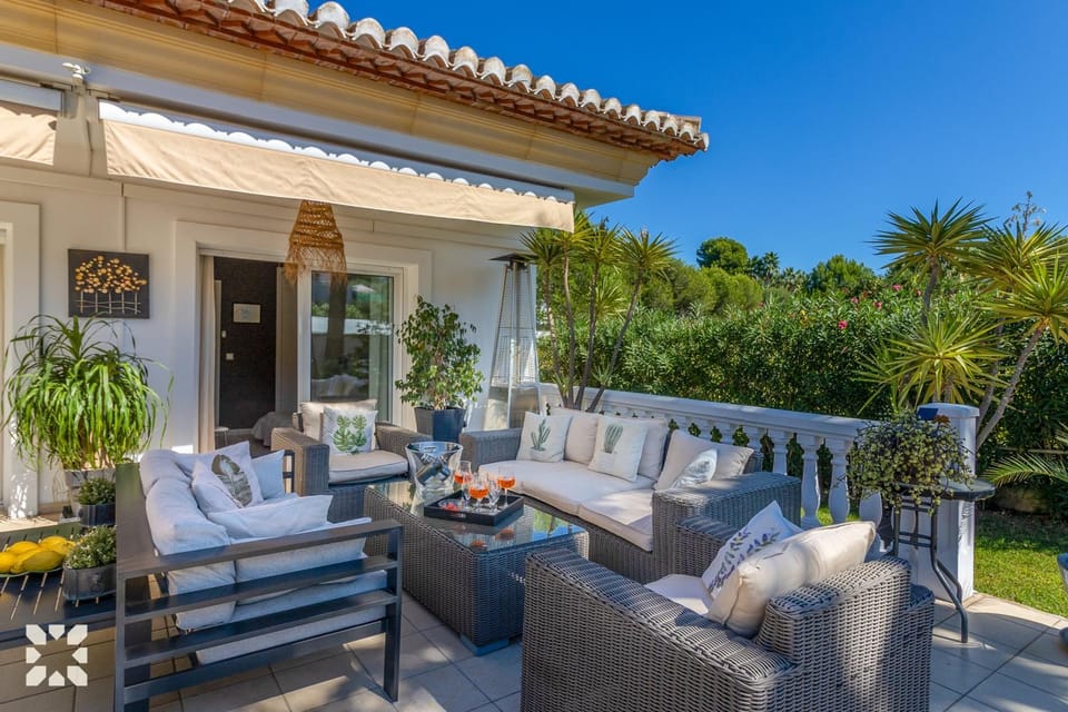 Property building, Patio, Spring, Day, Garden, View (from property/room), Balcony/Terrace, Living room, Seating area, Garden view