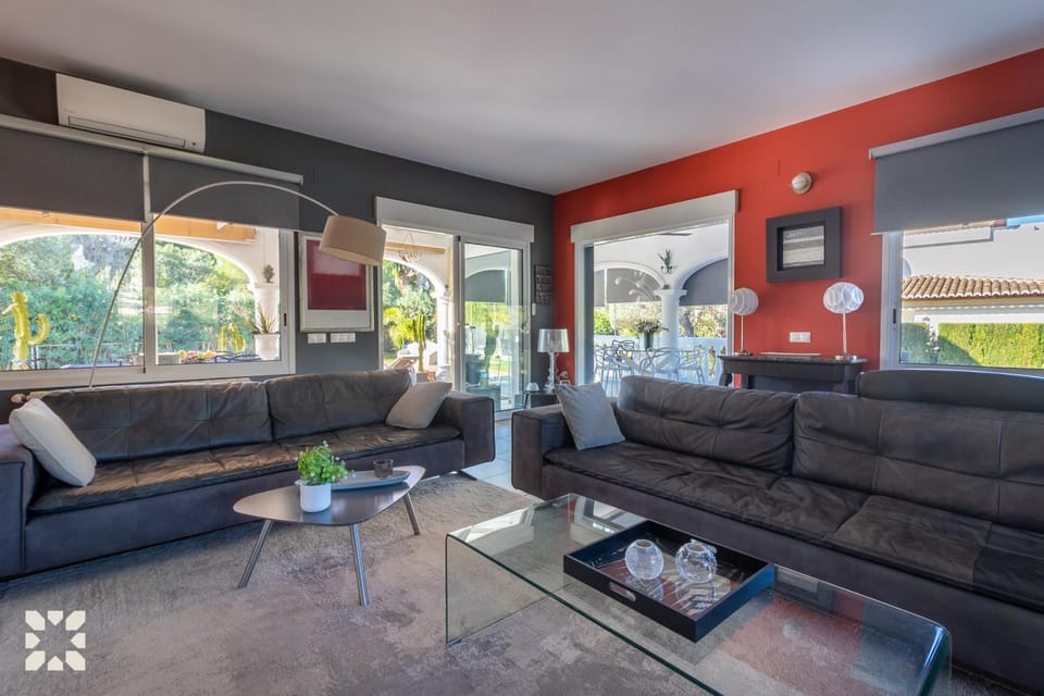 TV and multimedia, Living room, Seating area, air conditioner