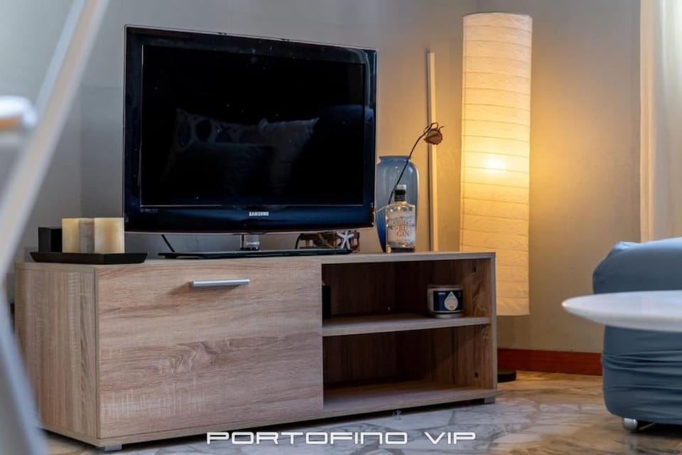 Communal lounge/ TV room, TV and multimedia