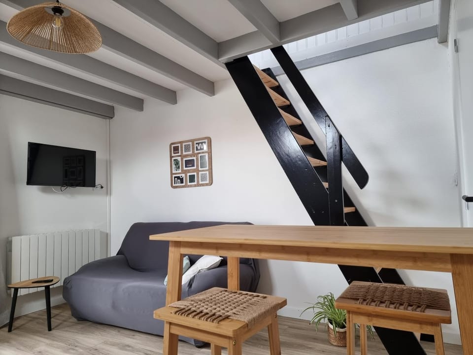 Studio cocooning au calme, proche centre-ville et centre commercial House in Pays de la Loire