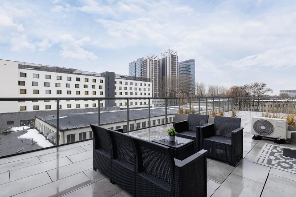 Property building, Day, View (from property/room), Balcony/Terrace, Seating area, Evening entertainment, City view