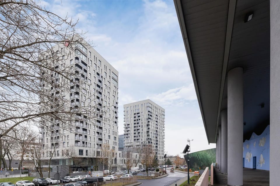 Property building, Facade/entrance, Off site, Day, Neighbourhood, Location