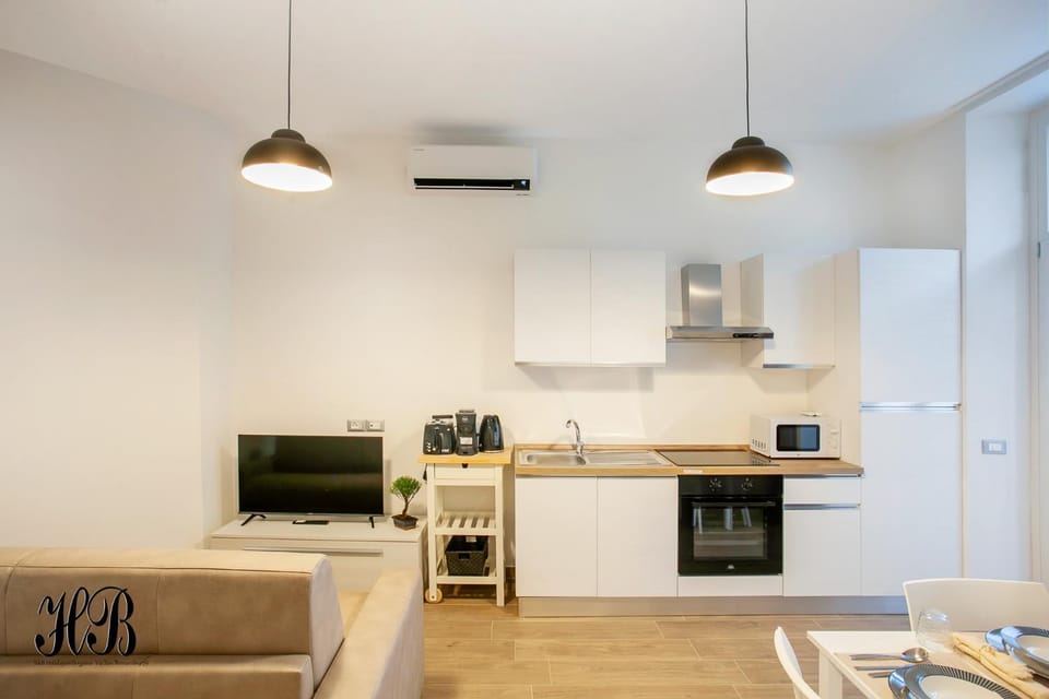 TV and multimedia, Coffee/tea facilities, Kitchen or kitchenette, Dining area, oven, stove, toaster