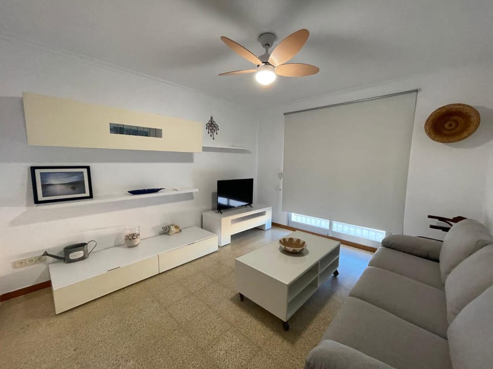 TV and multimedia, Living room, fireplace