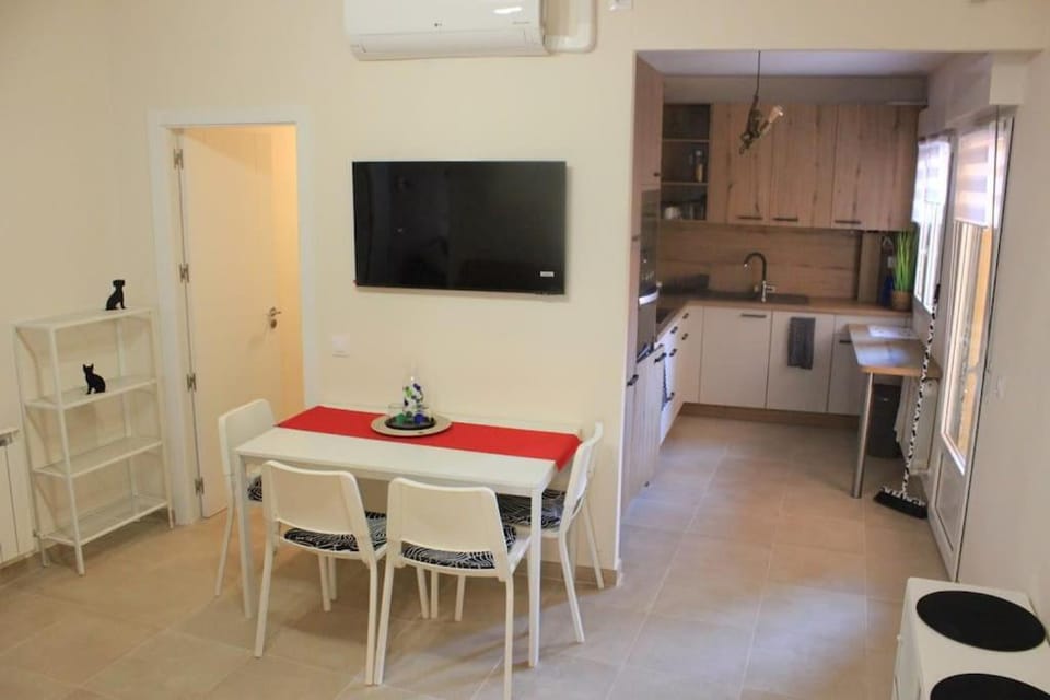 TV and multimedia, Kitchen or kitchenette, Dining area