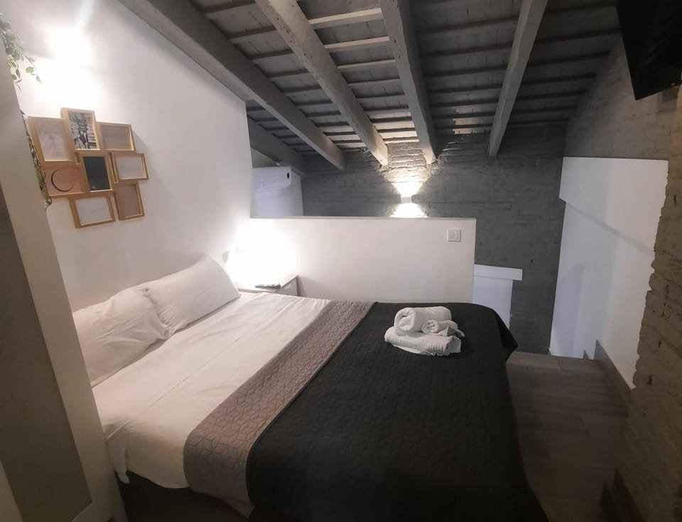 Bonito Alojamiento F Bed and Breakfast in Valencia
