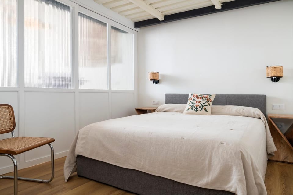 Bed, Photo of the whole room, Bedroom