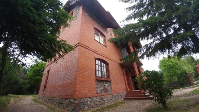 Property building, Day, Garden, Landmark view