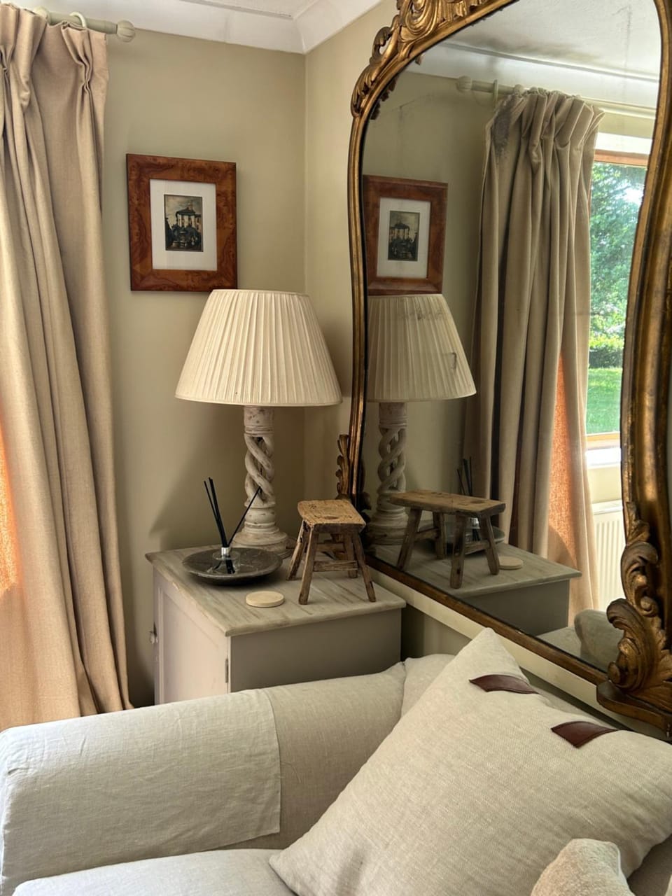 Oak Crest, 2 bedrooms, log fire, scenic views near Chapel Down House in Rother District