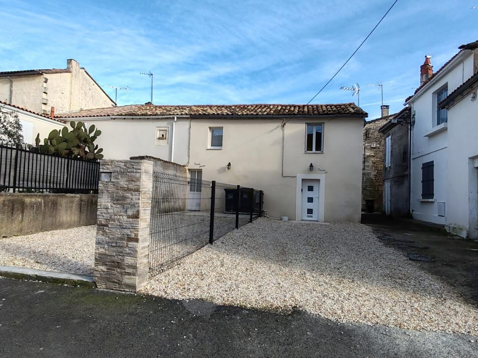 Neighbourhood, Street view, Parking