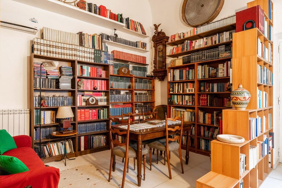 Library, Living room, Seating area