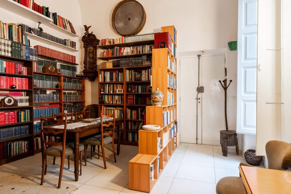 Library, Living room, Seating area