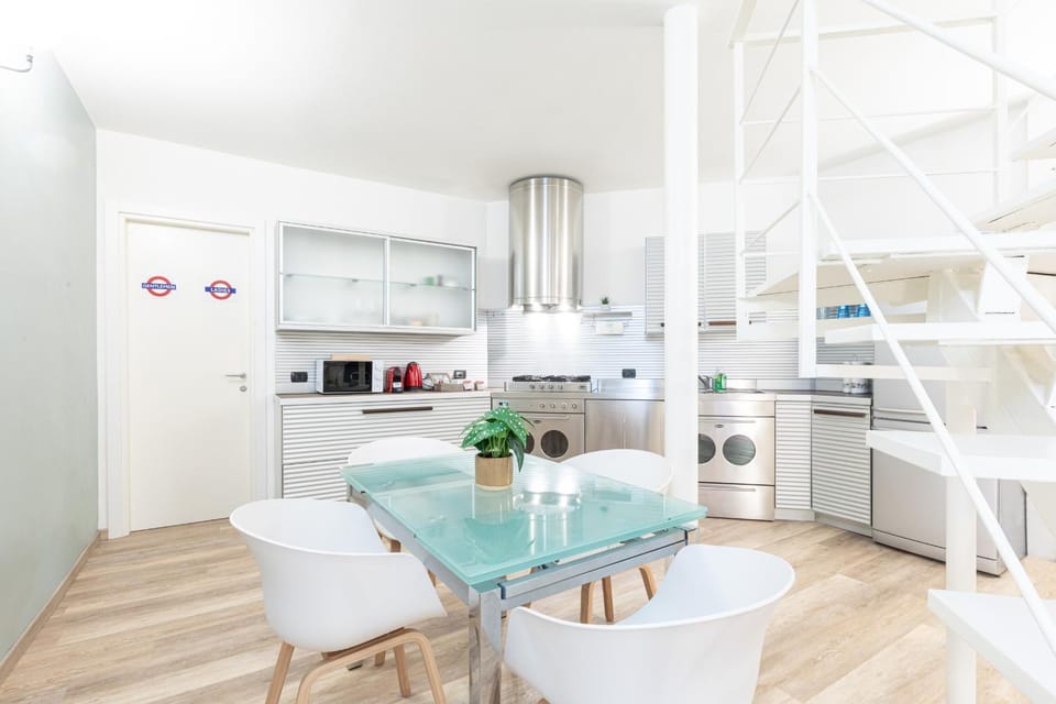 Dining area, kitchen