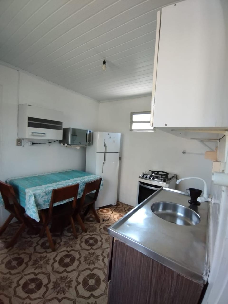 Kitchen or kitchenette, Dining area, oven, pet friendly, stove