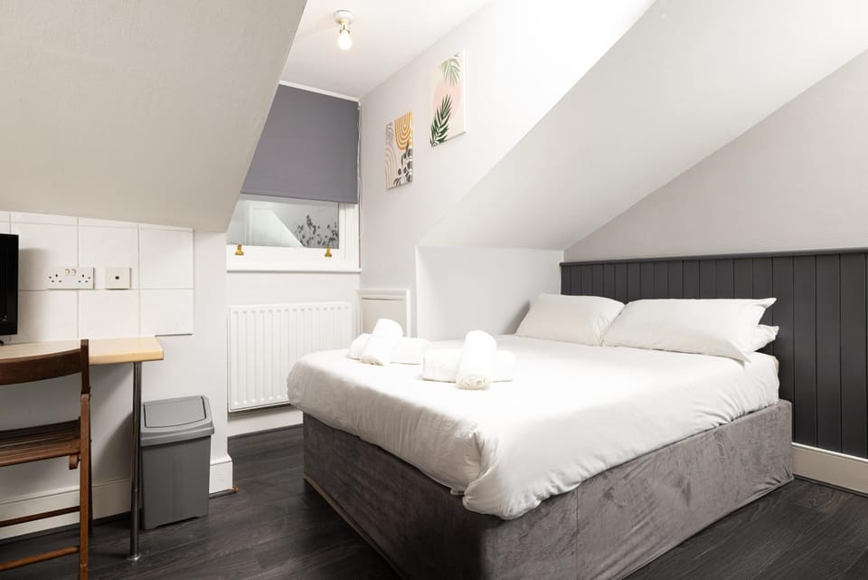 Charmstay Swiss Cottage Apartment in London Borough of Camden