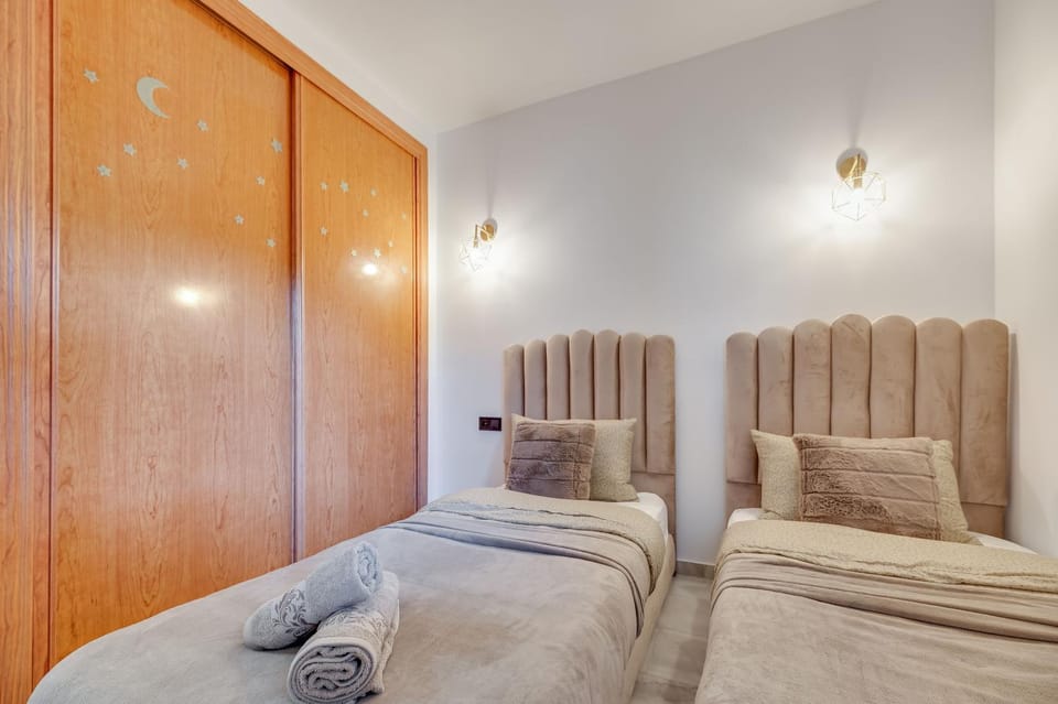 Bed, Photo of the whole room, Bedroom, towels, wardrobe