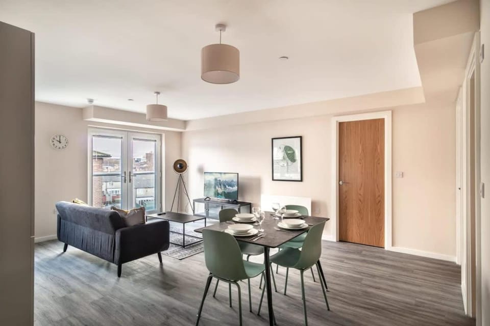 Modern & Stylish 2 Bed Apartment in Manchester Apartment in Stretford