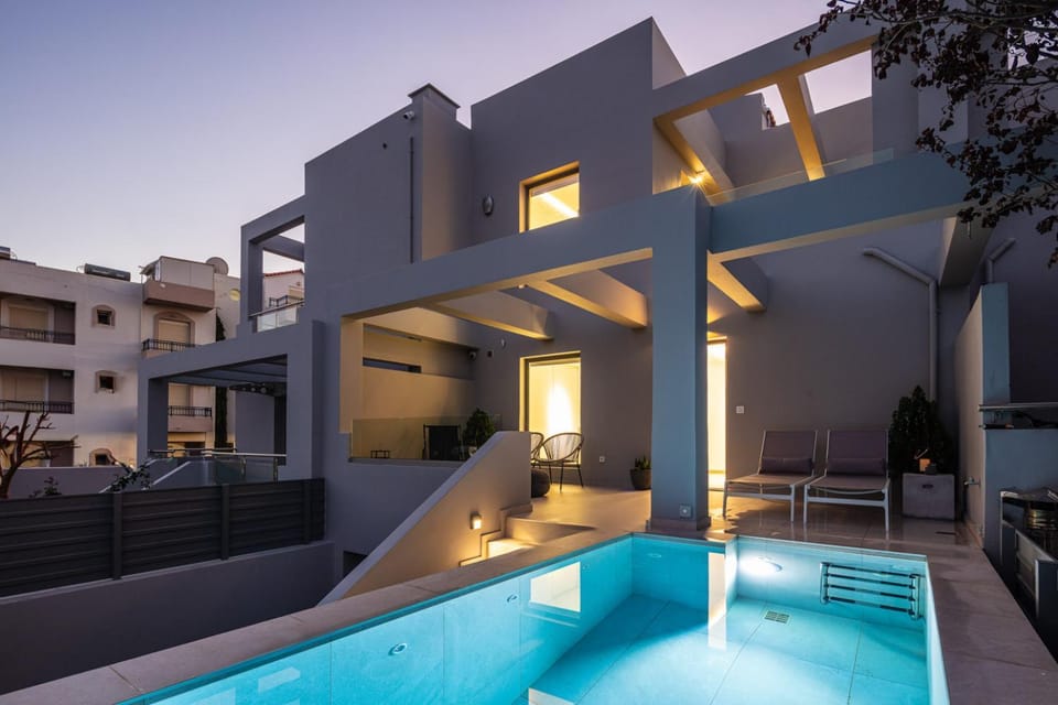 Swimming pool, Swimming pool