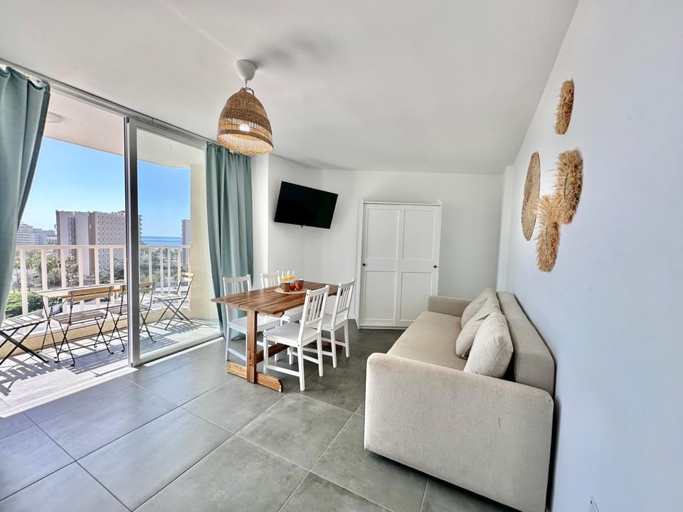 TV and multimedia, Balcony/Terrace, Living room, Dining area, Sea view