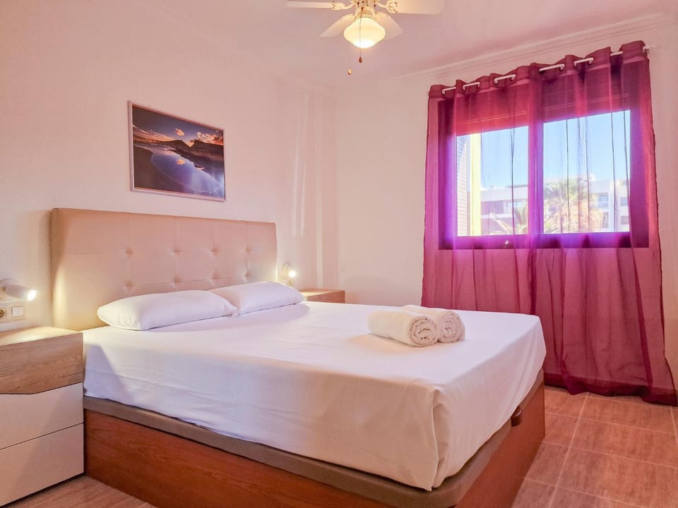Bed, Photo of the whole room, Bedroom, fireplace, towels