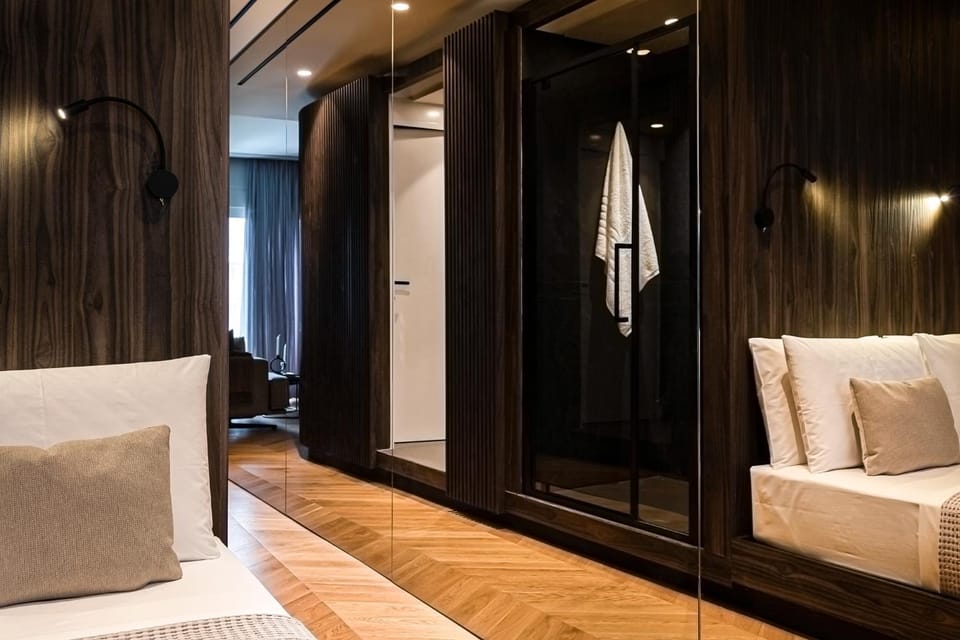 Bed, Bedroom, towels